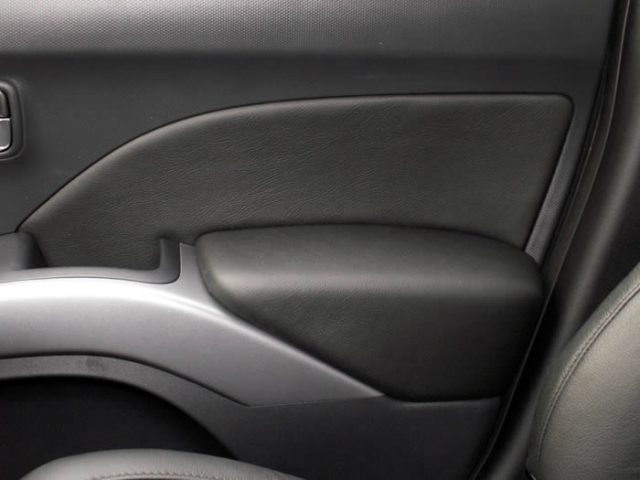 Vernieuwen deurpanelen Mitsubishi Outlander (1).jpg
